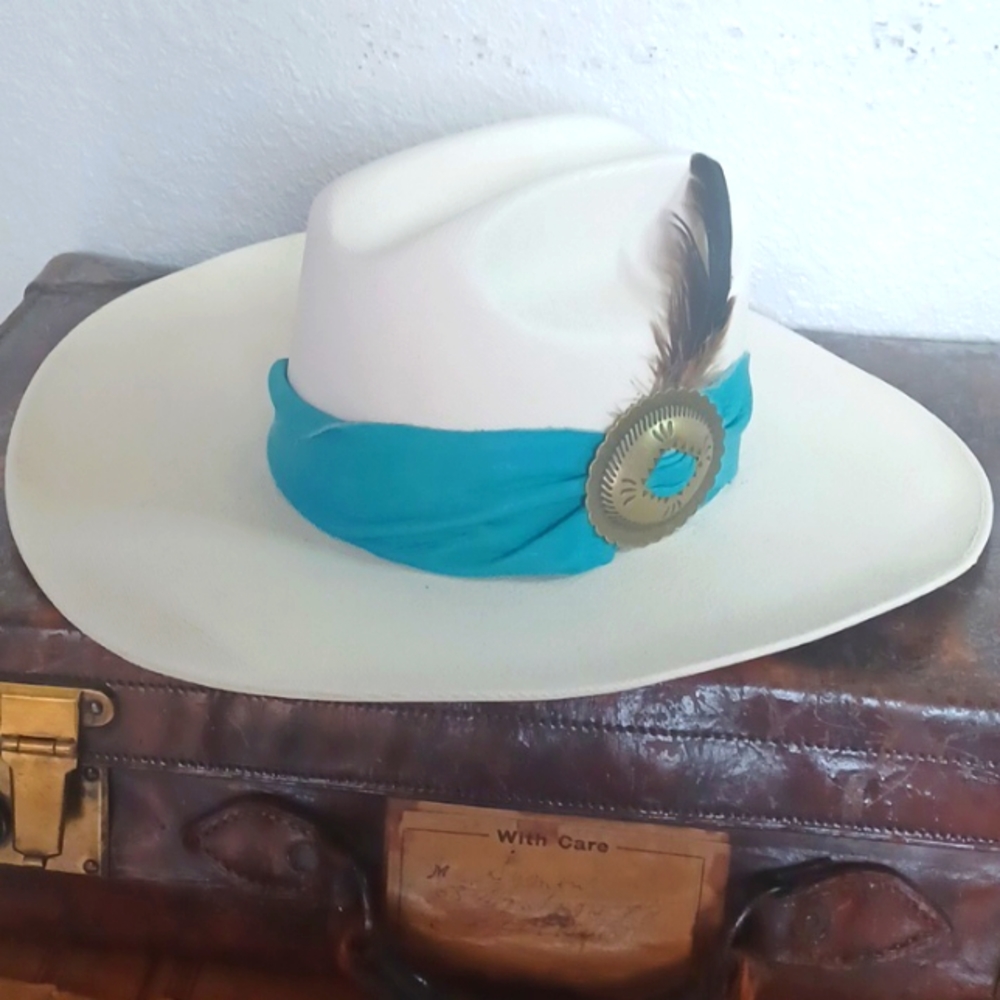 Women Hats🪶 - Picture 6 of 12